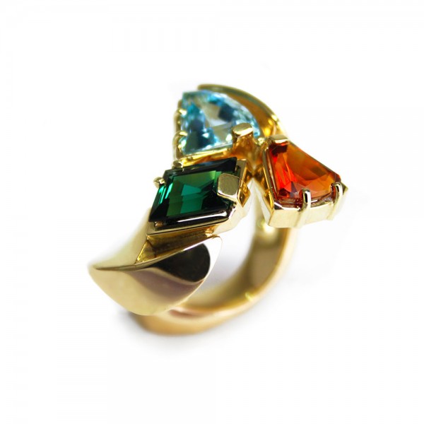 mooie ring met 3 kleuren stenen